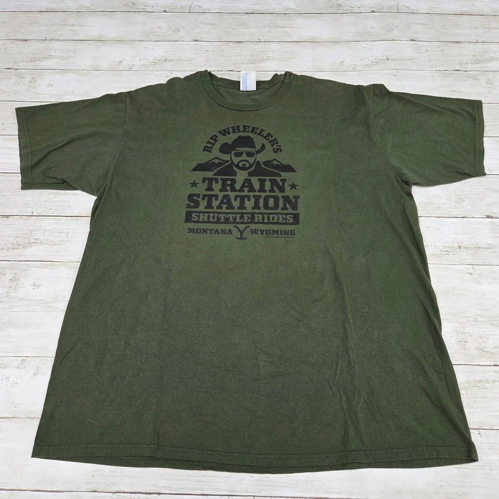 Port & Company T-Shirt Men XL‎ Green Yellowstone Rip Wheeler Train Station